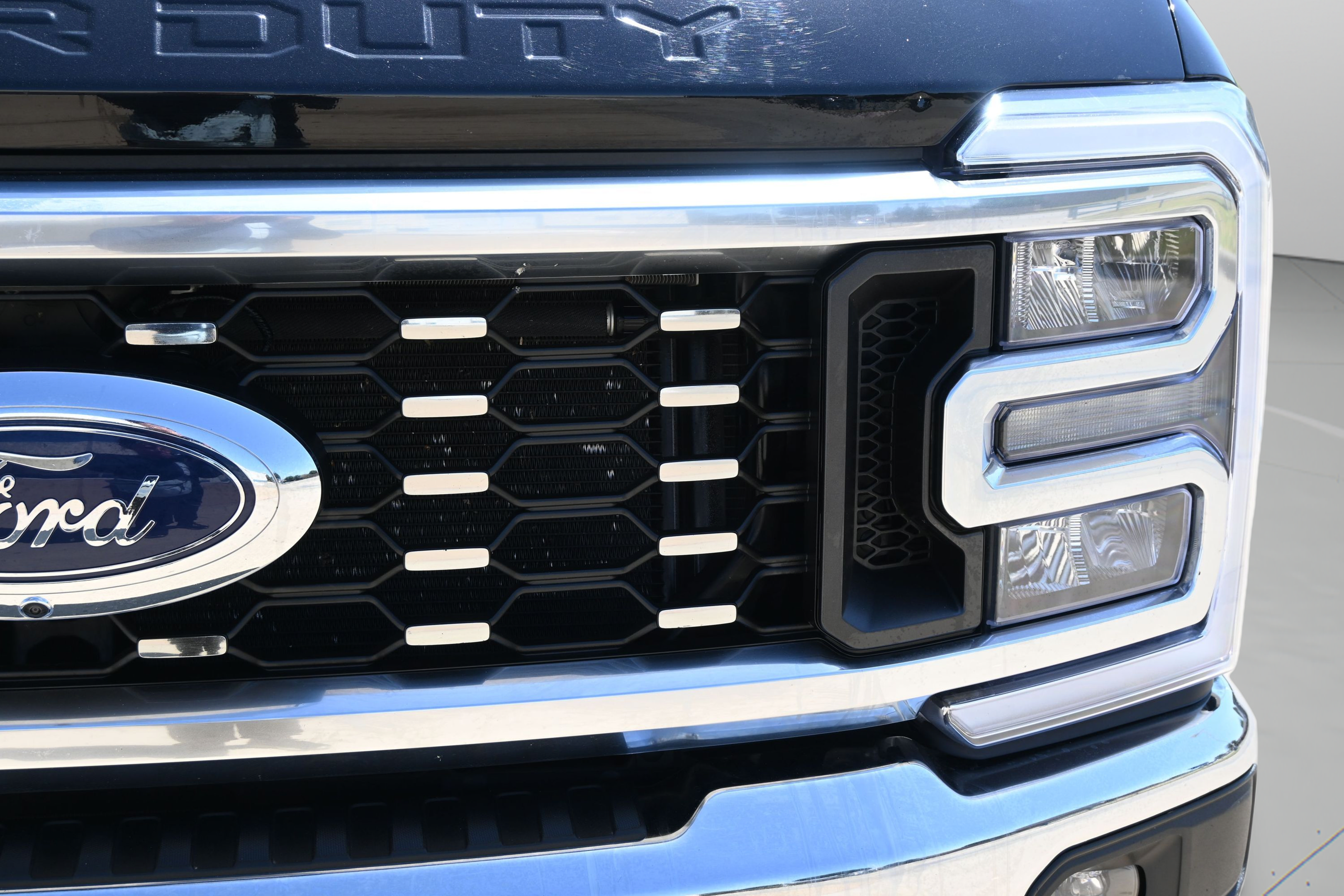 Used 2025 Ford F350 Lariat w/ Lariat Ultimate Package AWD/4WD image 14