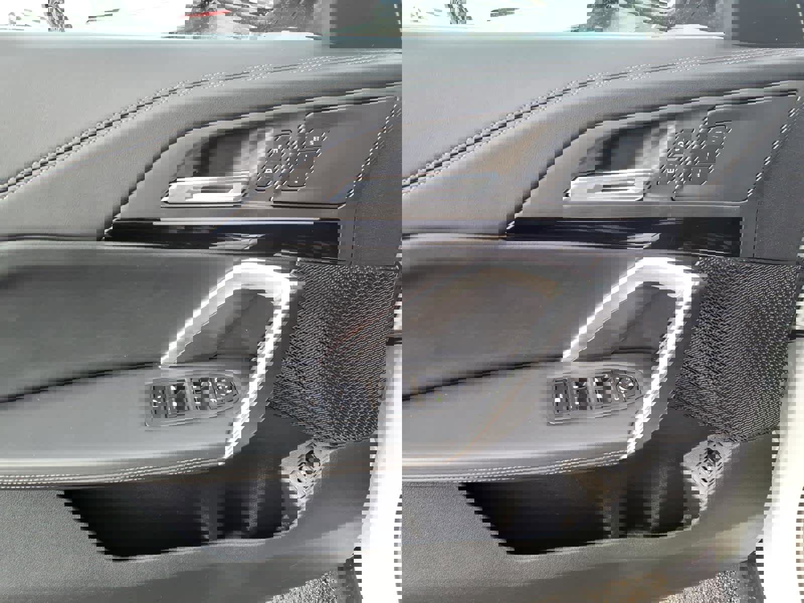 Used 2025 BMW X1 xDrive28i image 13