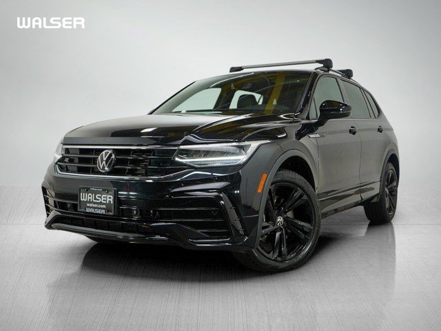 Used 2023 Volkswagen Tiguan SE R-Line image 1