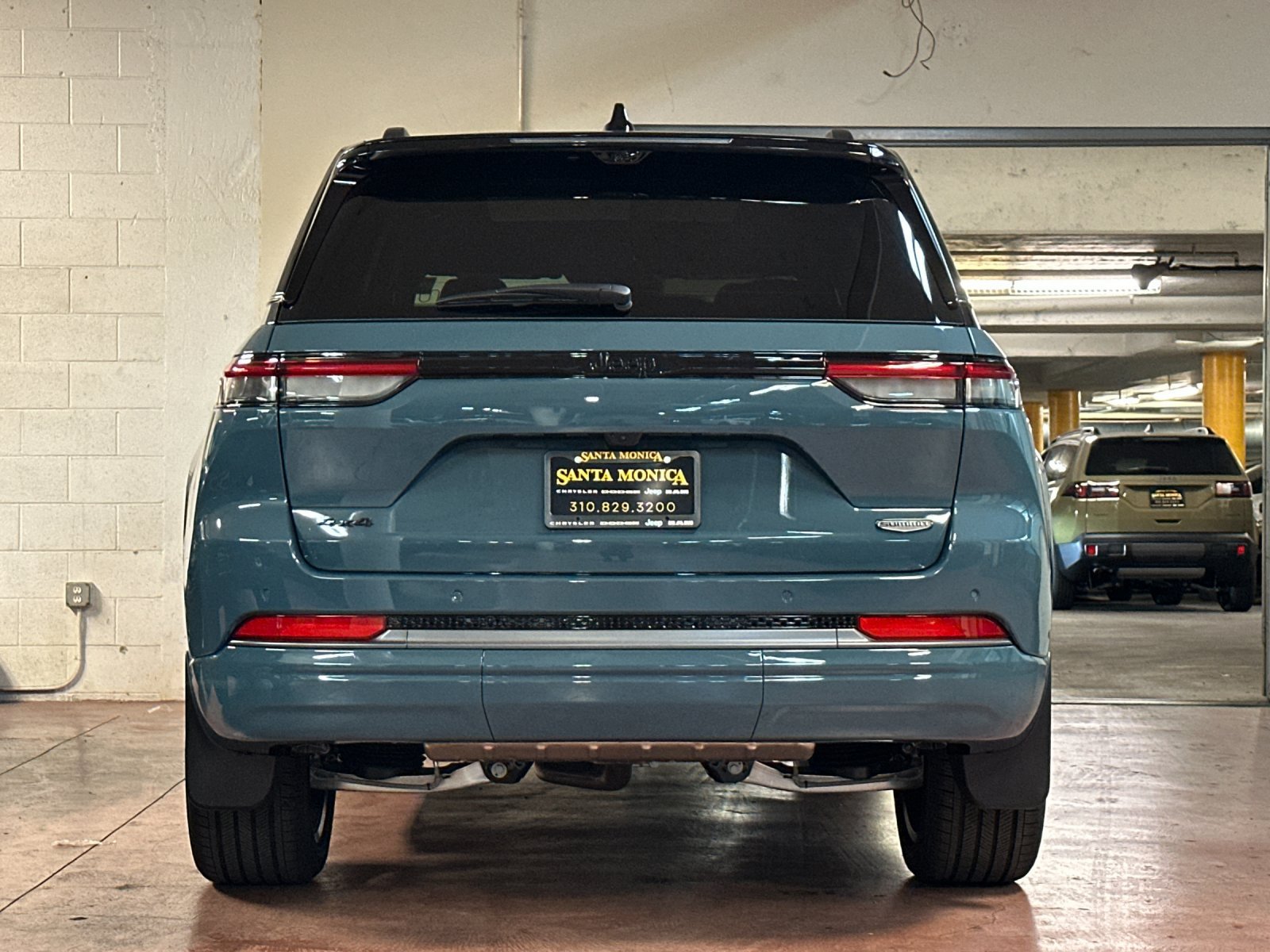New 2026 Jeep Grand Cherokee Summit w/ Obsidian Package AWD/4WD image 4
