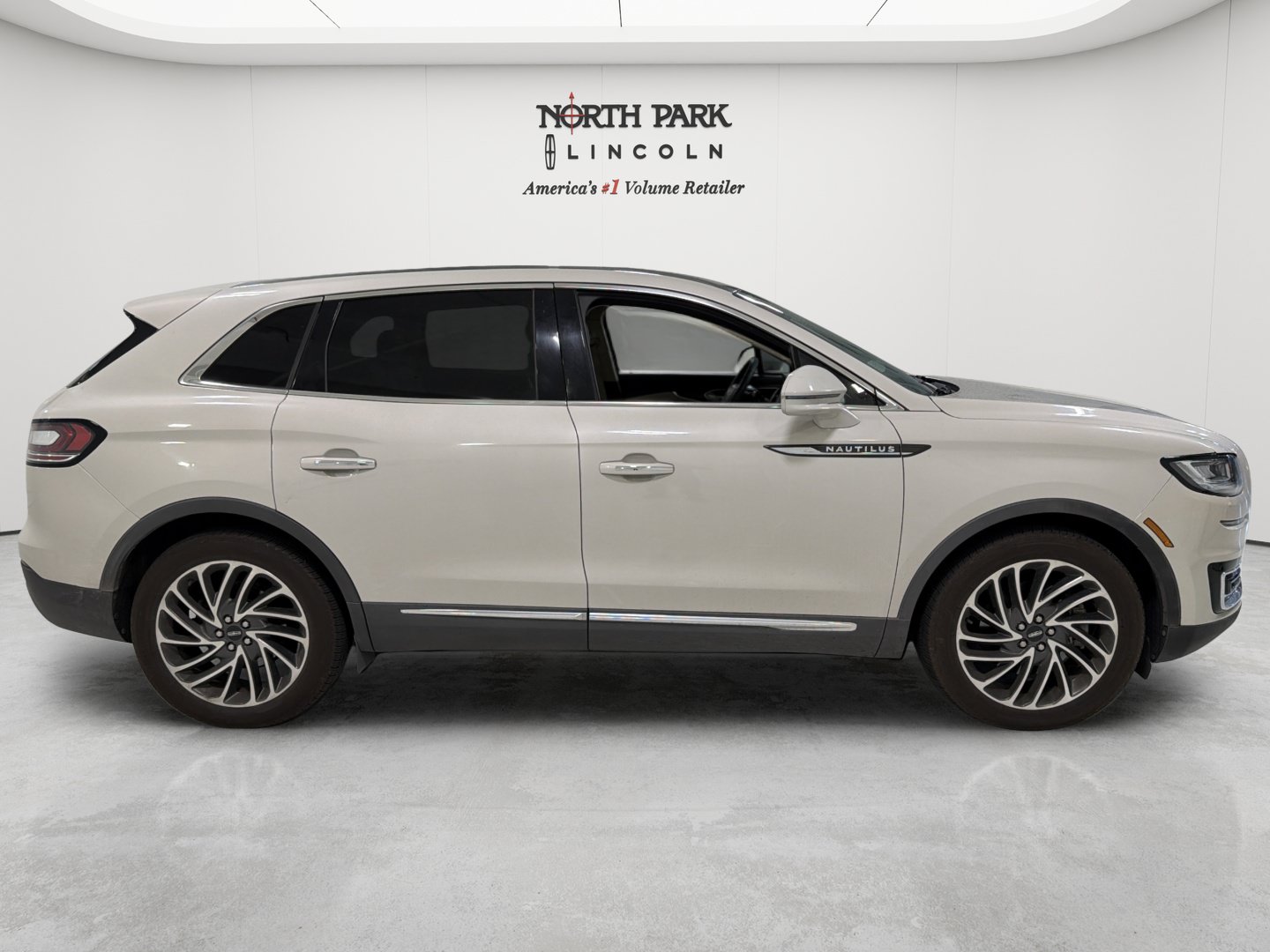 Used 2019 Lincoln Nautilus Reserve FWD image 6