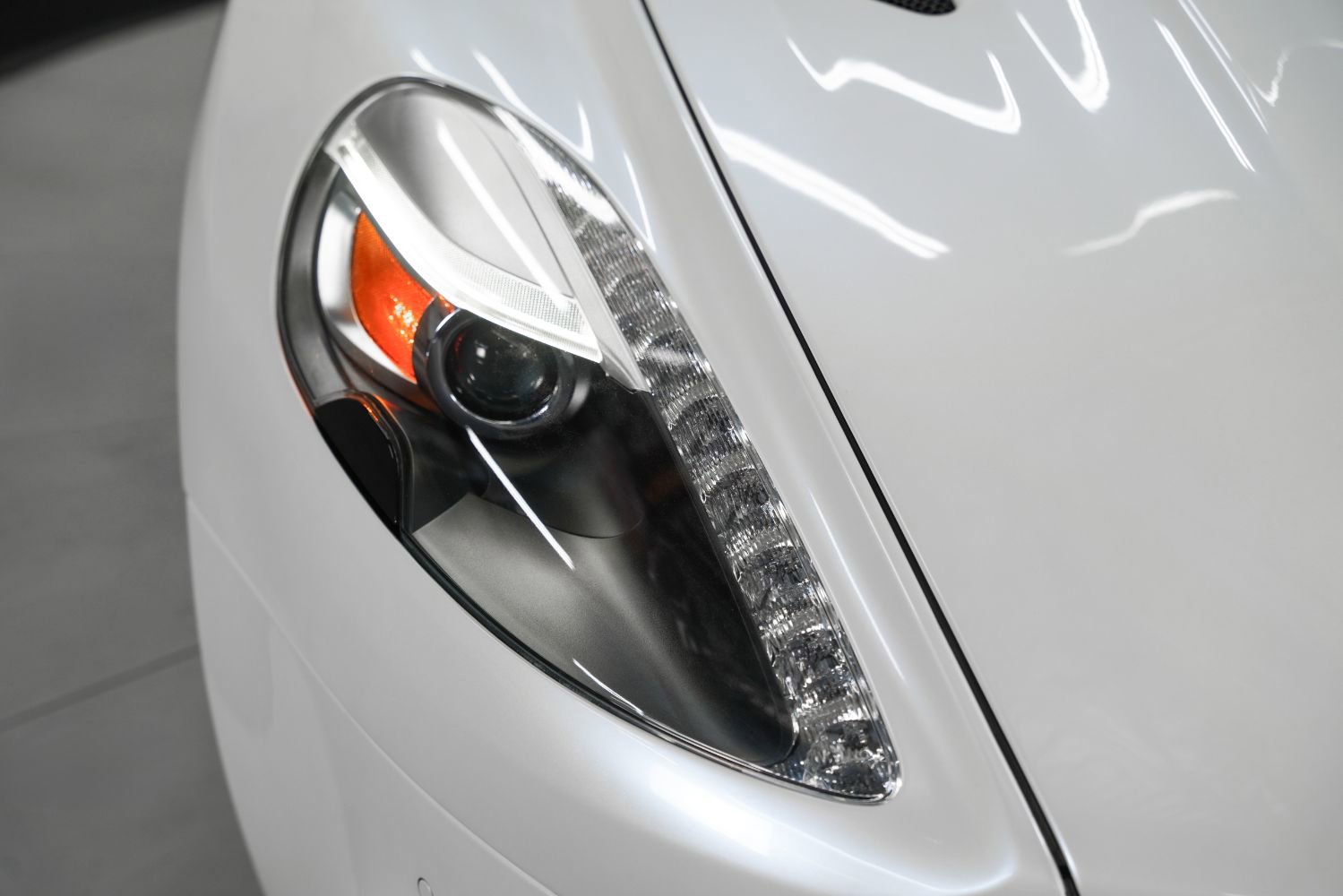 Used 2014 Aston Martin Vanquish Coupe image 12