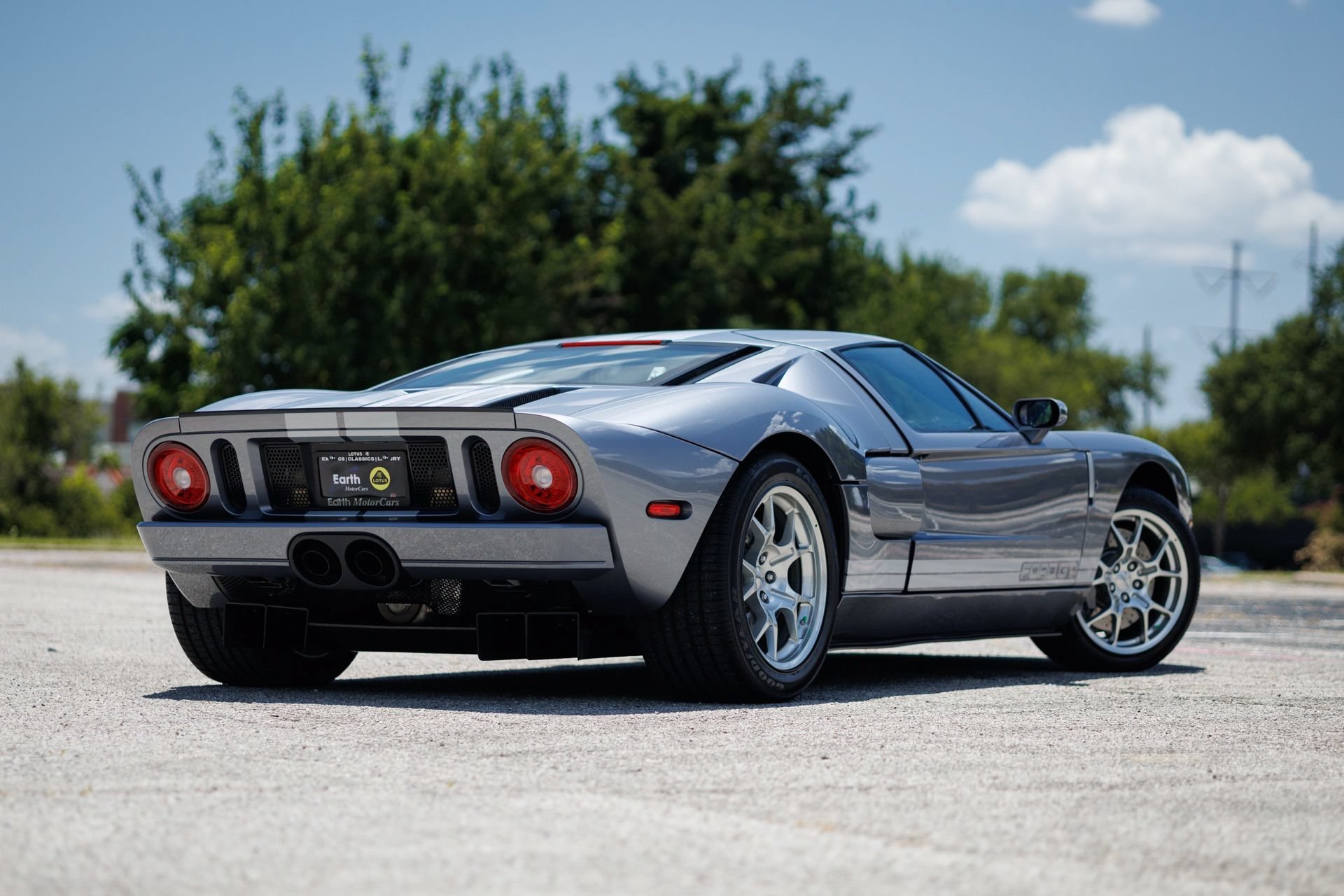Used 2006 Ford GT RWD image 10