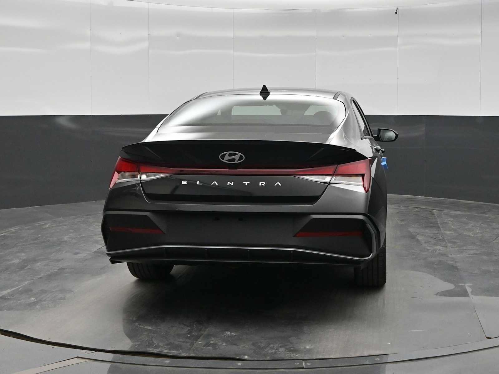 New 2026 Hyundai Elantra SEL Sport FWD image 6