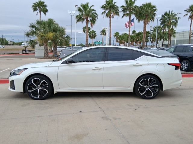 Used 2024 Nissan Altima 2.5 SR w/ SR Premium Package FWD image 3