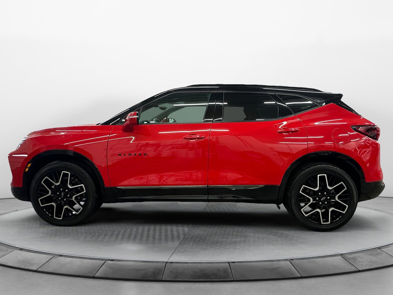 Used 2023 Chevrolet Blazer RS w/ Driver Confidence II Package image 3
