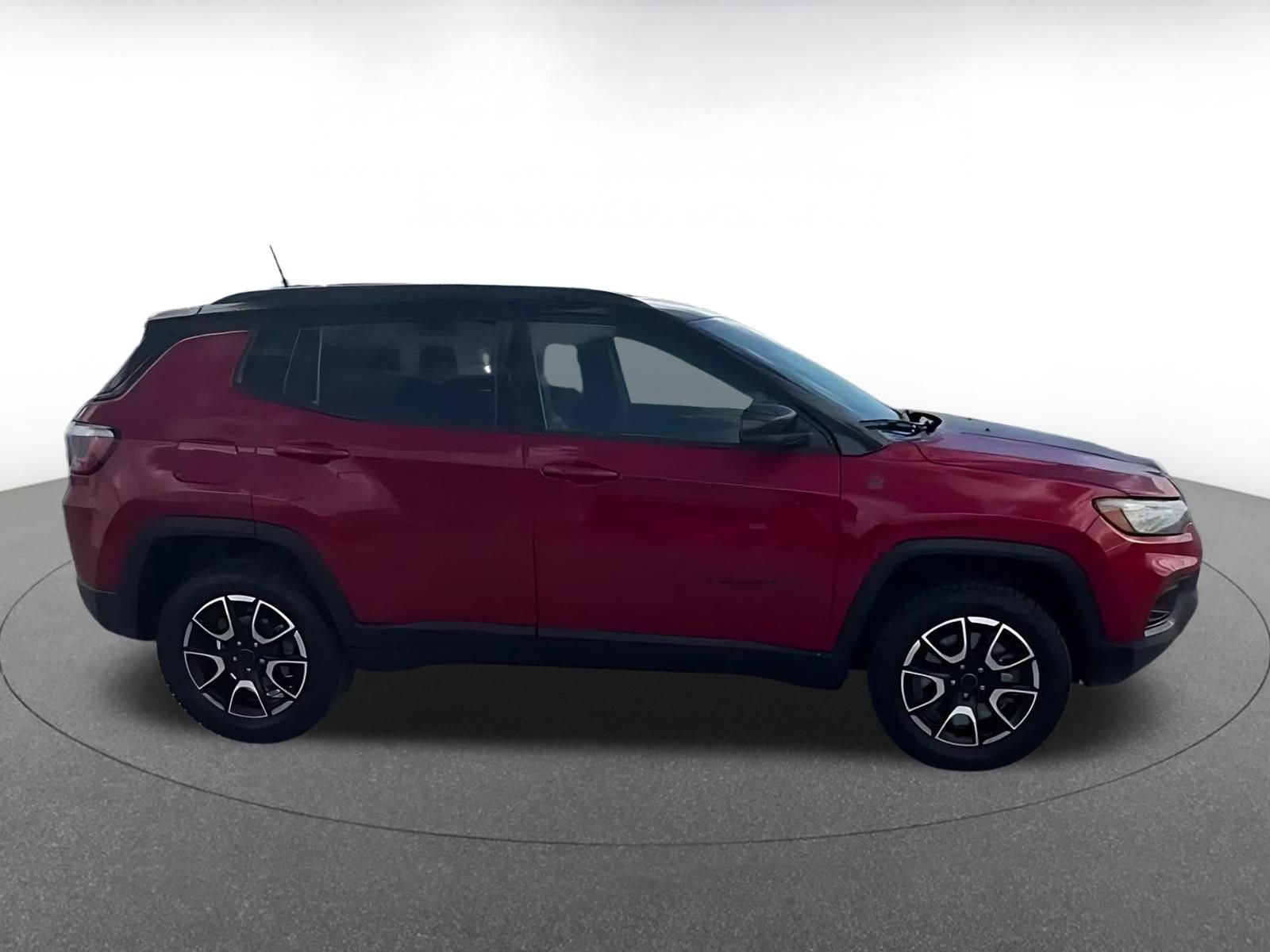 Used 2025 Jeep Compass Trailhawk image 16
