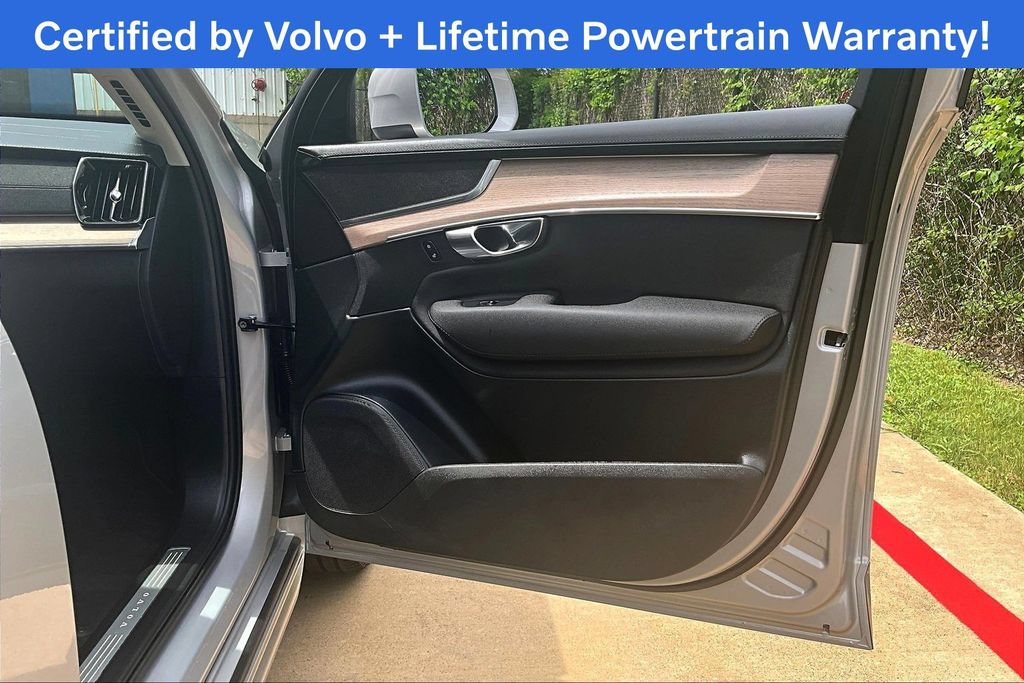 Used 2025 Volvo XC90 B6 Plus AWD/4WD image 25