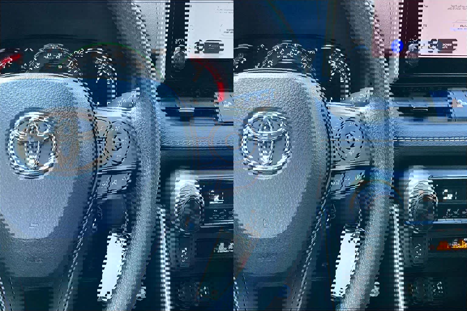 Used 2024 Toyota RAV4 LE FWD image 24