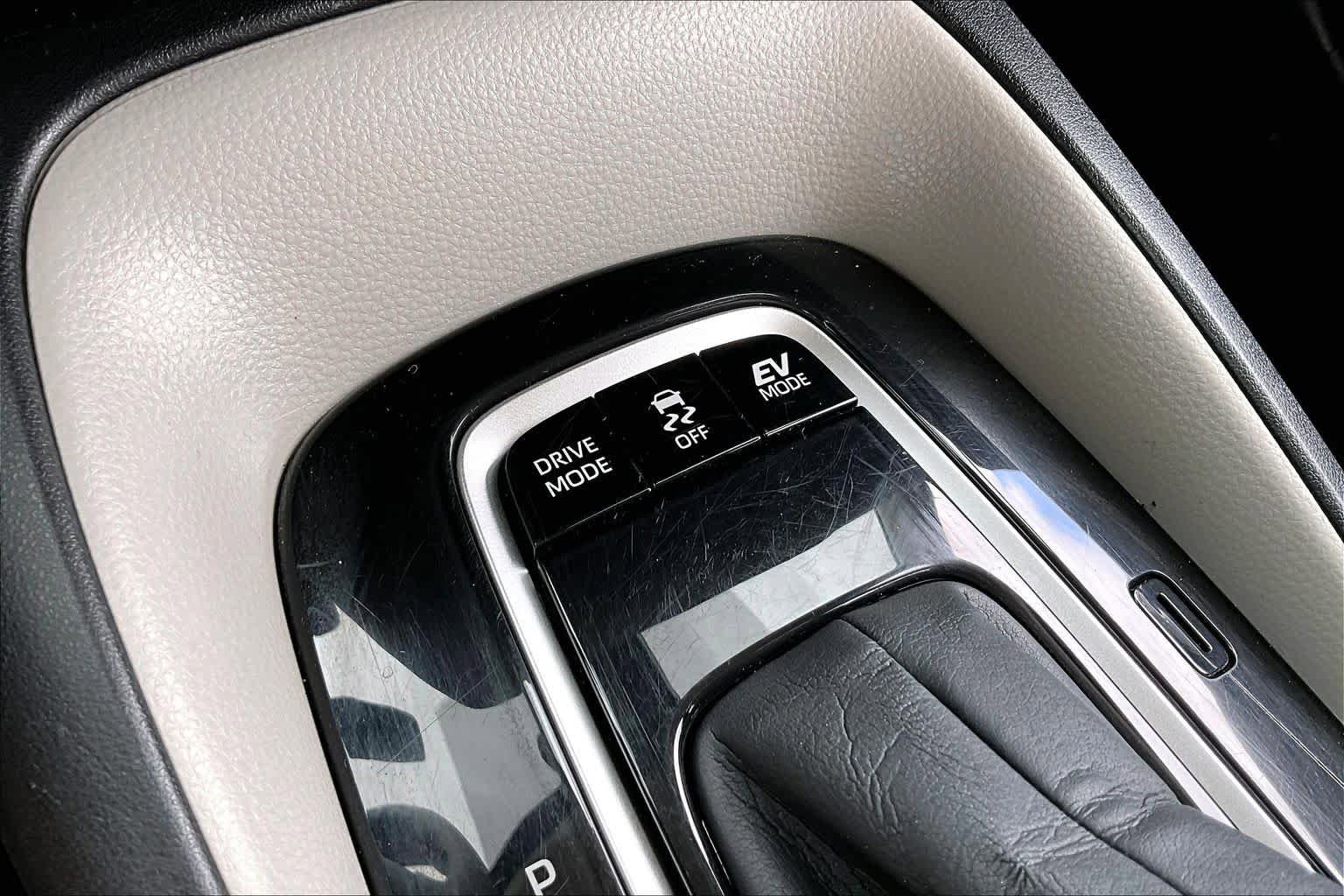 Certified 2022 Toyota Corolla LE FWD image 31
