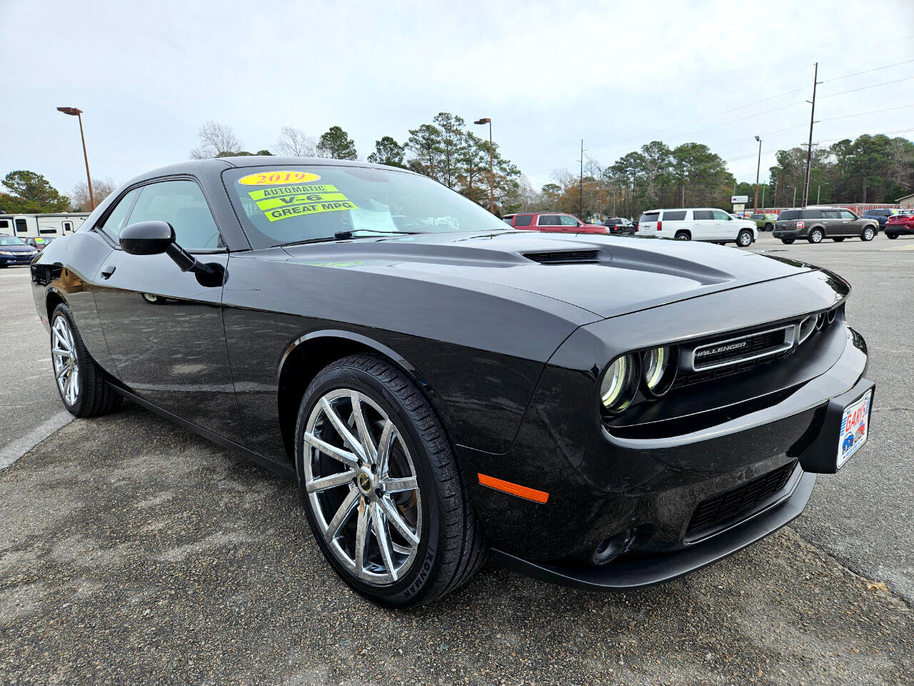 Used 2019 Dodge Challenger SXT image 8