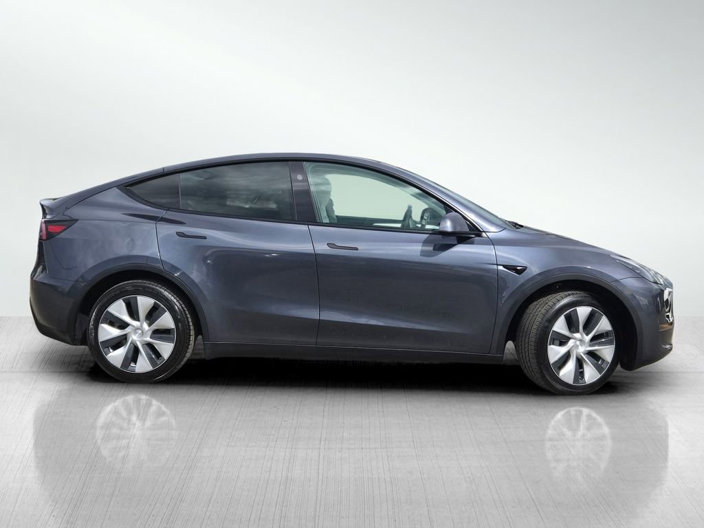 Used 2023 Tesla Model Y 2WD image 3