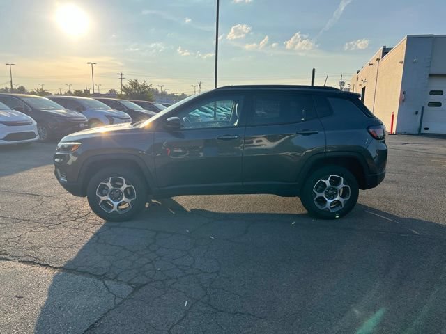 Used 2022 Jeep Compass Trailhawk w/ Trailhawk Elite Group AWD/4WD image 3