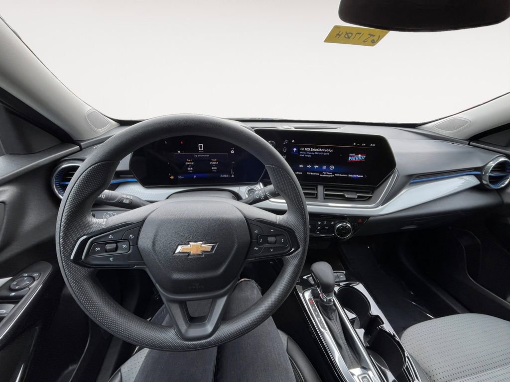 Used 2025 Chevrolet Trax LT image 10