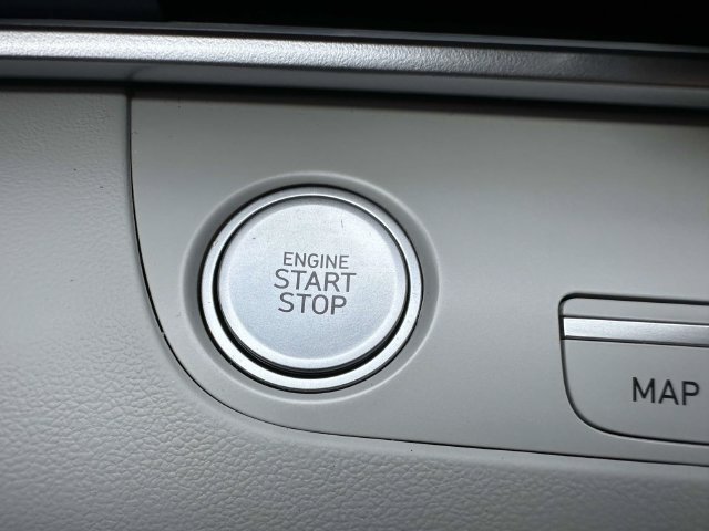 Used 2025 Hyundai Elantra Limited FWD image 34