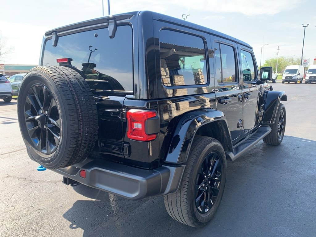 Used 2023 Jeep Wrangler Unlimited Sahara w/ Cold Weather Group AWD/4WD image 3