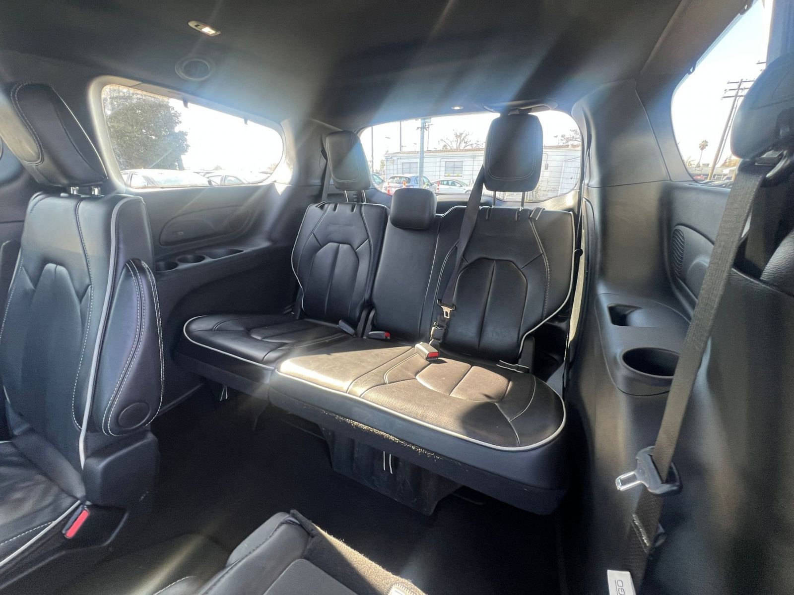 Used 2025 Chrysler Pacifica Limited image 25