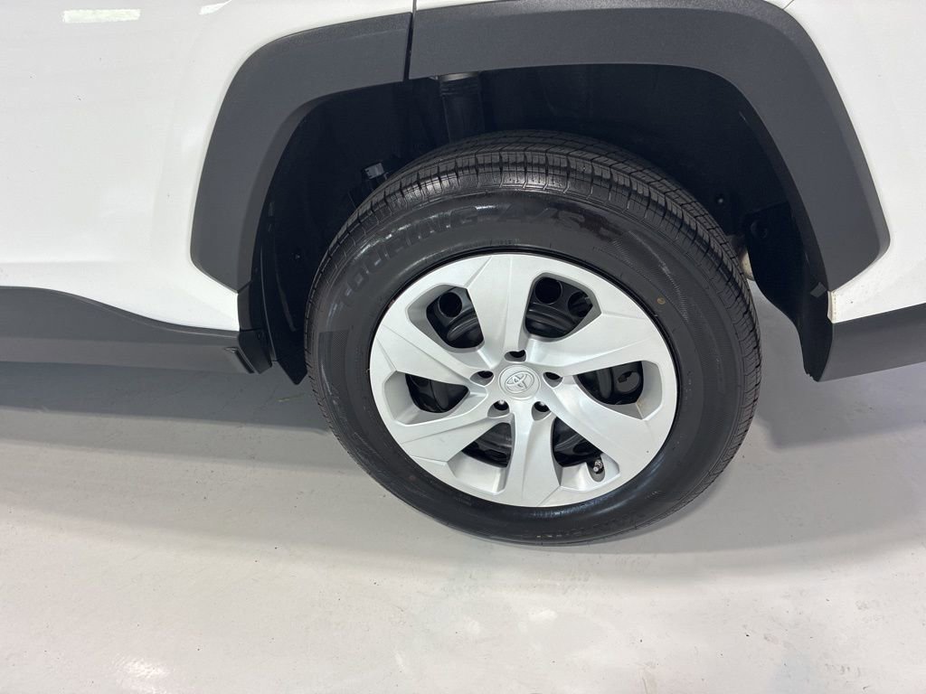 Used 2024 Toyota RAV4 LE image 9