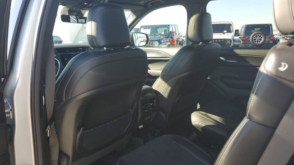 New 2025 Jeep Grand Cherokee L Altitude image 16