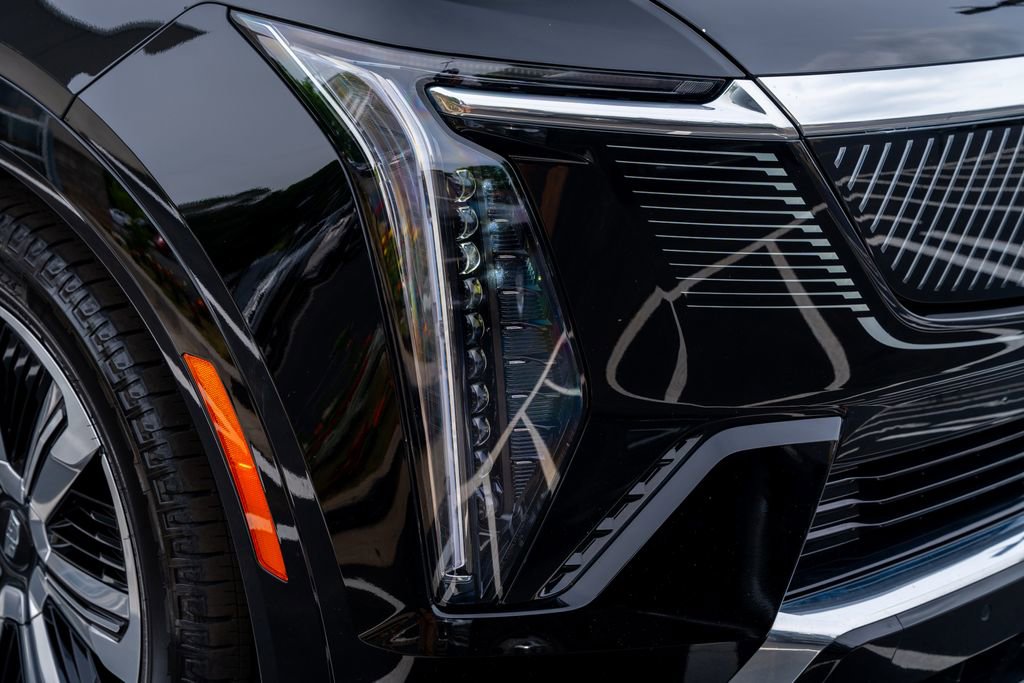 Used 2025 Cadillac Escalade IQ Luxury 2 w/ LPO, Premium Carpet Package AWD/4WD image 8