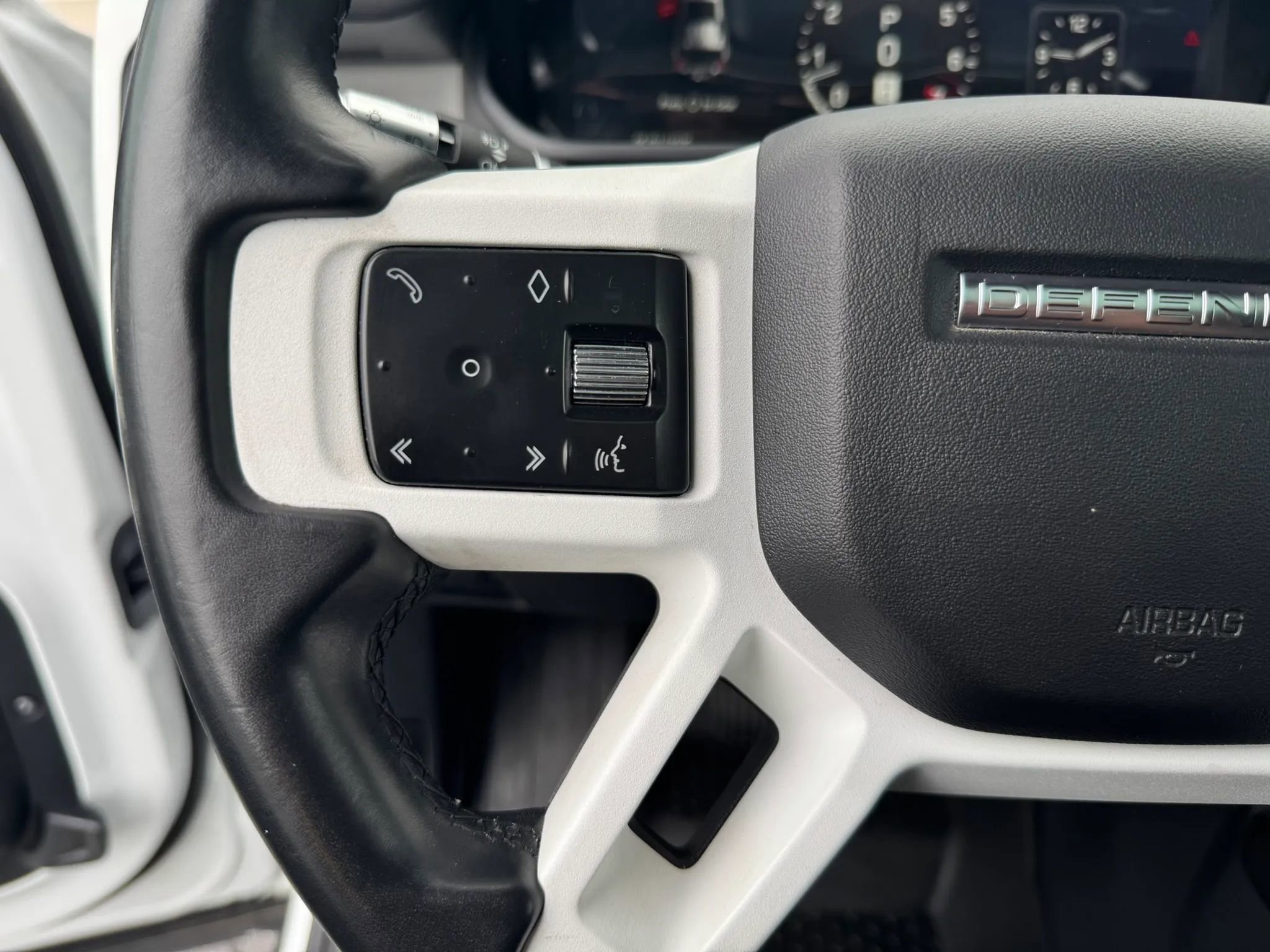 Used 2022 Land Rover Defender 110 X-Dynamic SE AWD/4WD image 14