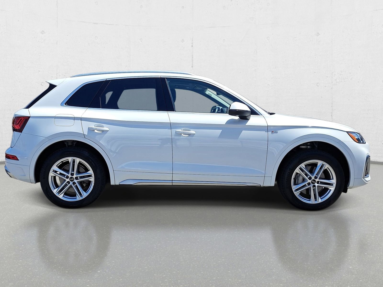 Used 2023 Audi Q5 e Premium Plus w/ Premium Plus Package AWD/4WD image 4
