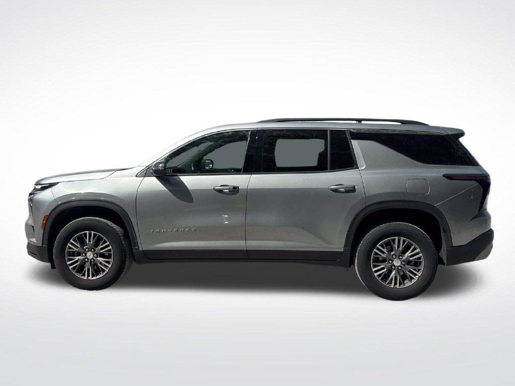 Used 2025 Chevrolet Traverse LT FWD image 4