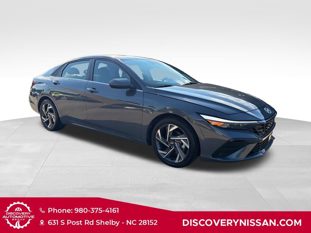 Used 2025 Hyundai Elantra SEL FWD image 4