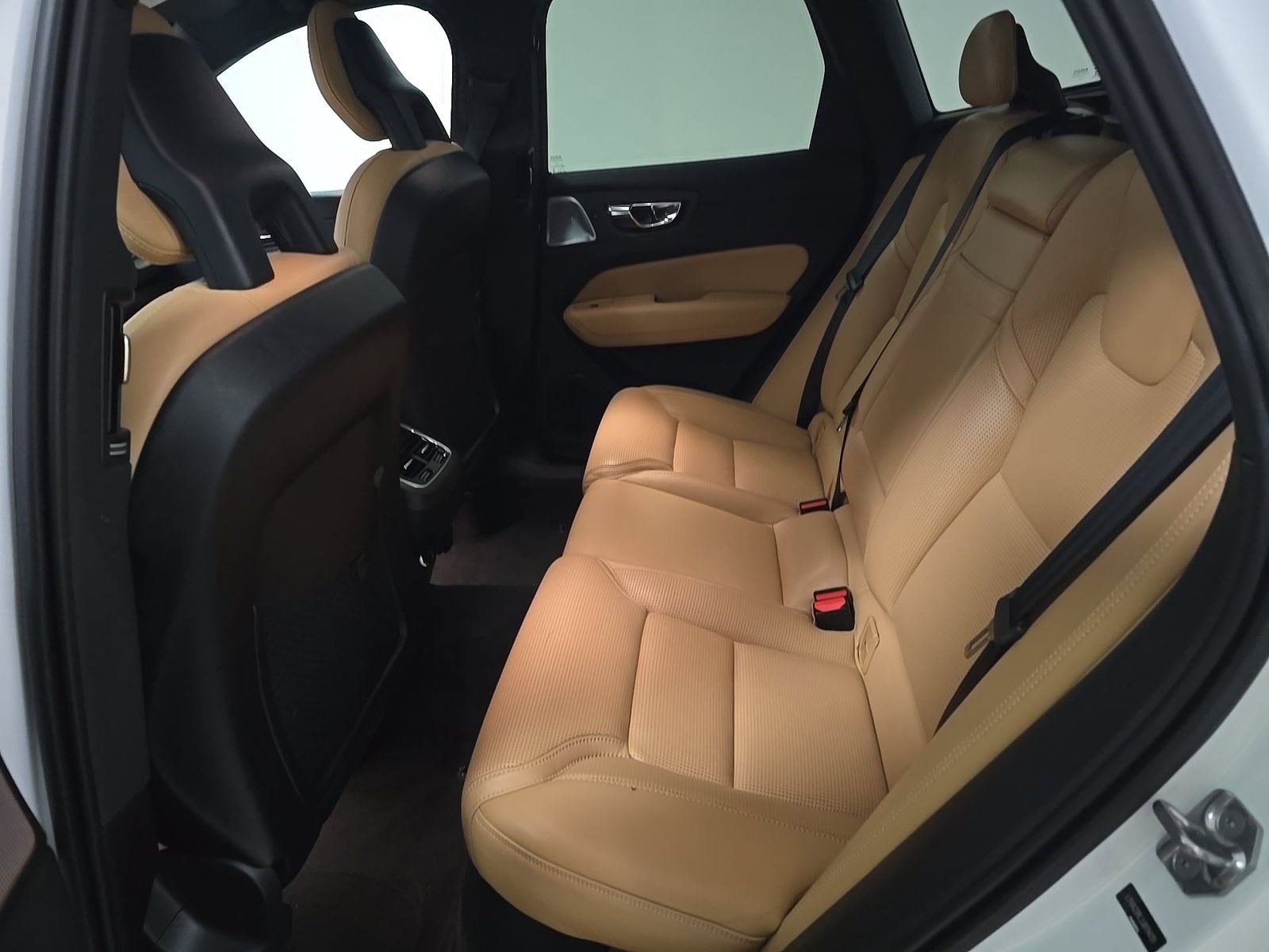 Used 2018 Volvo XC60 T6 Inscription w/ Luxury Seat Package AWD/4WD image 16