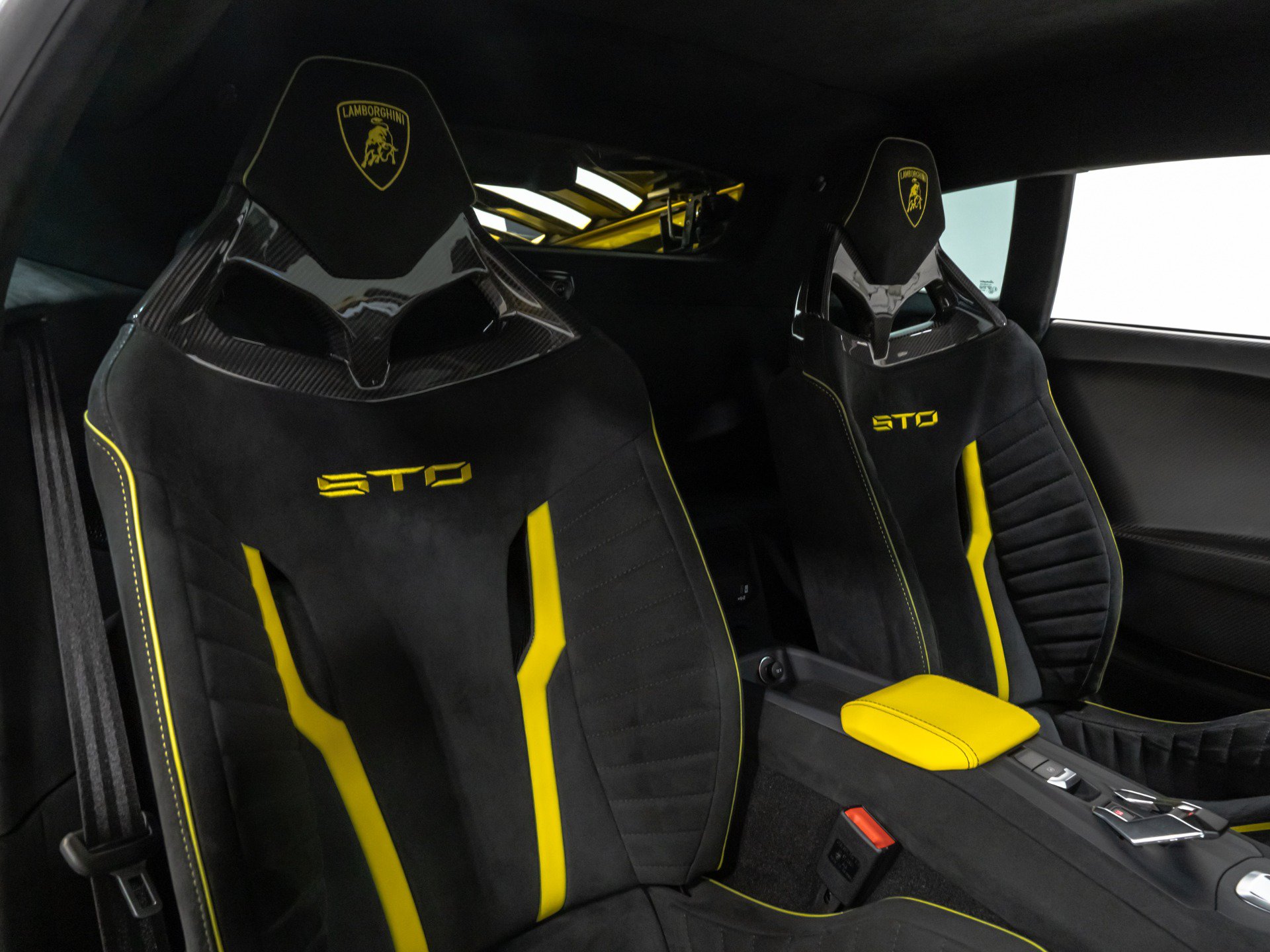 Used 2022 Lamborghini Huracan STO RWD image 67