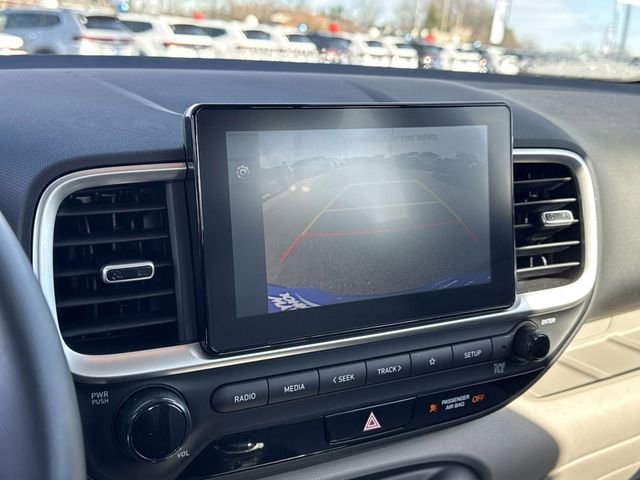 Used 2025 Hyundai Venue SEL image 19