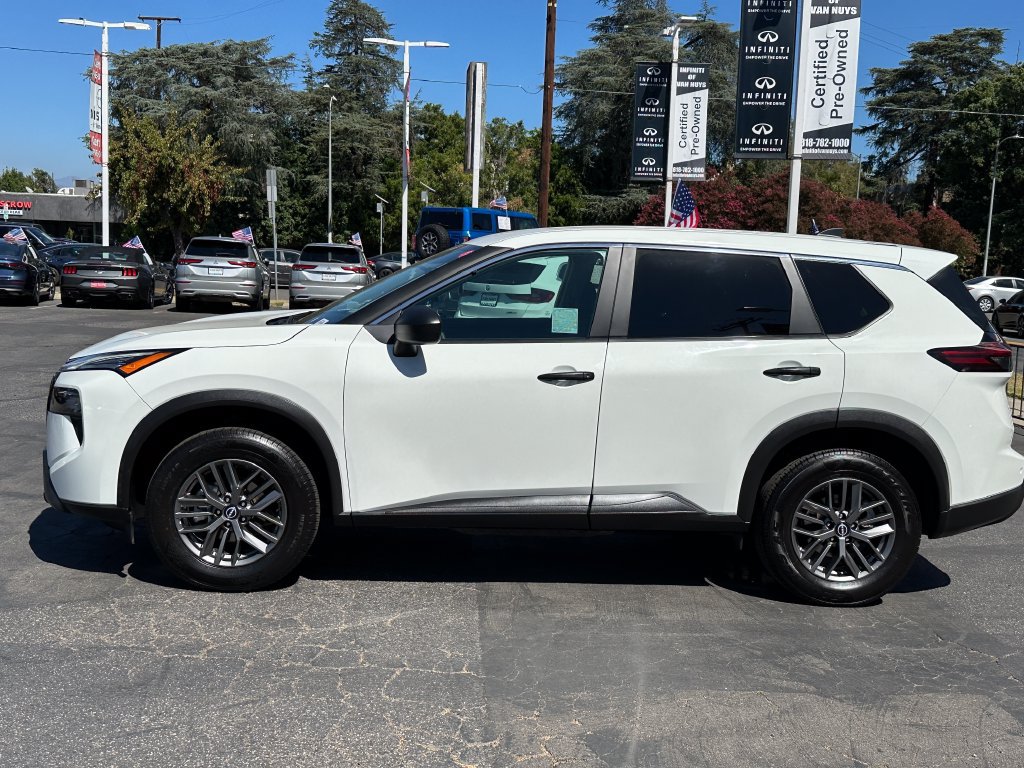 Used 2024 Nissan Rogue S FWD image 3