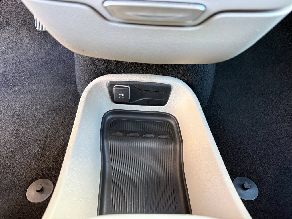 Used 2024 Chrysler Pacifica Touring-L FWD image 32