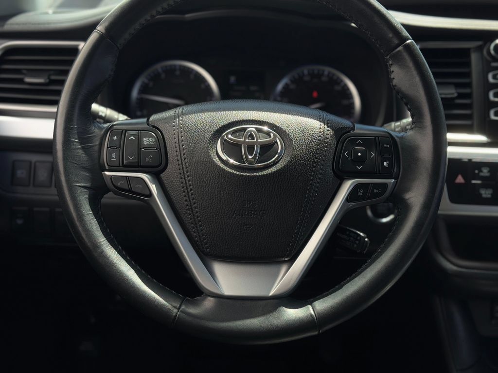 Certified 2019 Toyota Highlander XLE AWD/4WD image 14