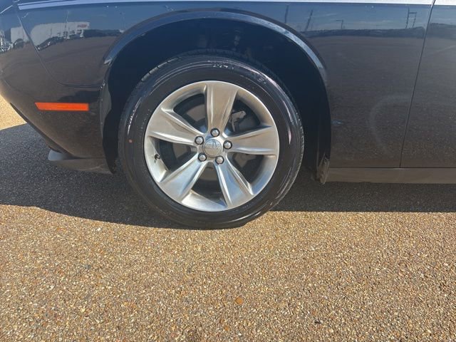 Used 2021 Dodge Challenger SXT image 8