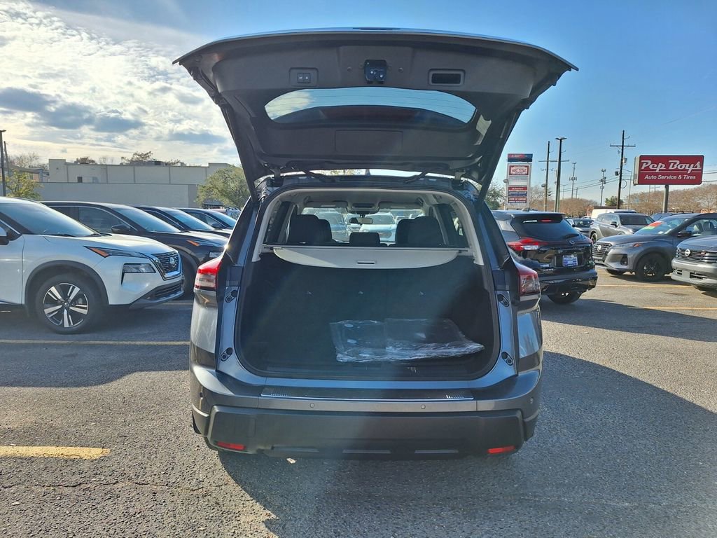 Certified 2025 Nissan Rogue SV image 23