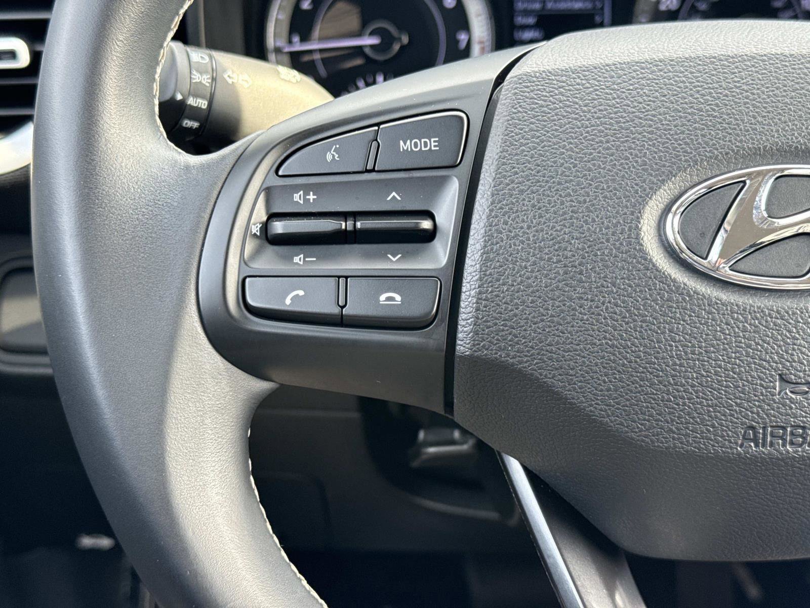 Certified 2022 Hyundai Venue Limited image 9