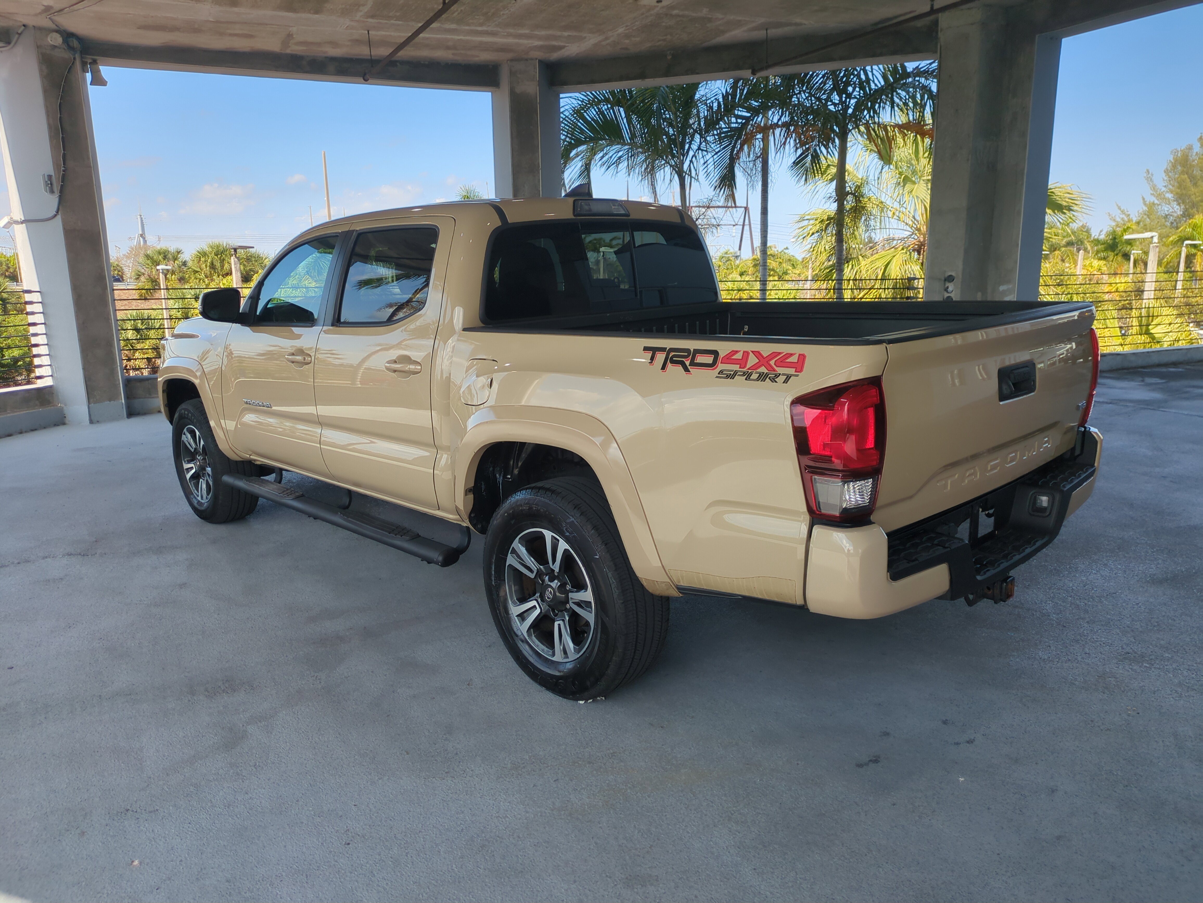 Used 2018 Toyota Tacoma TRD Sport image 7