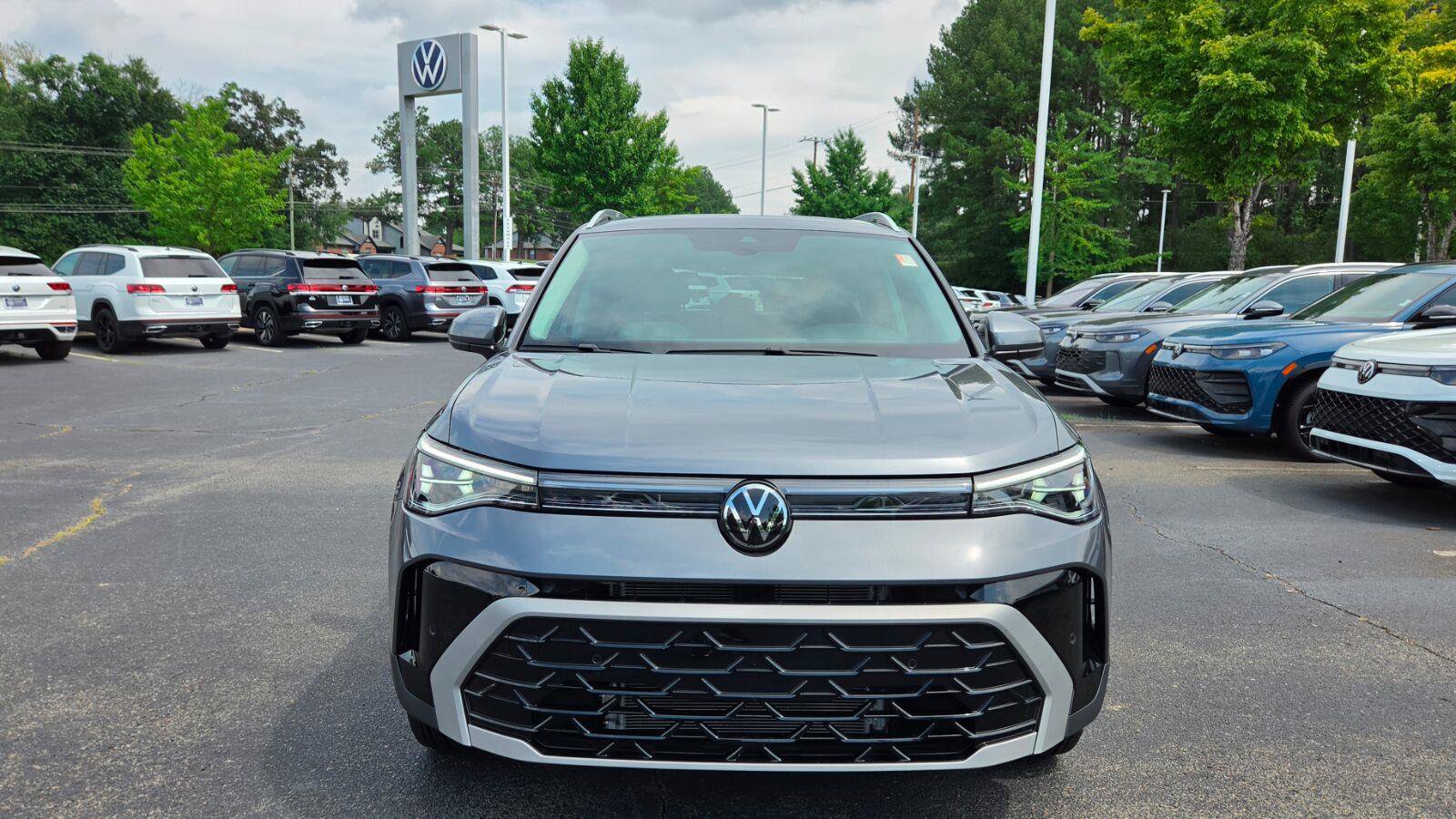 Certified 2025 Volkswagen Taos SEL w/ Black Wheel Plus Package AWD/4WD image 8