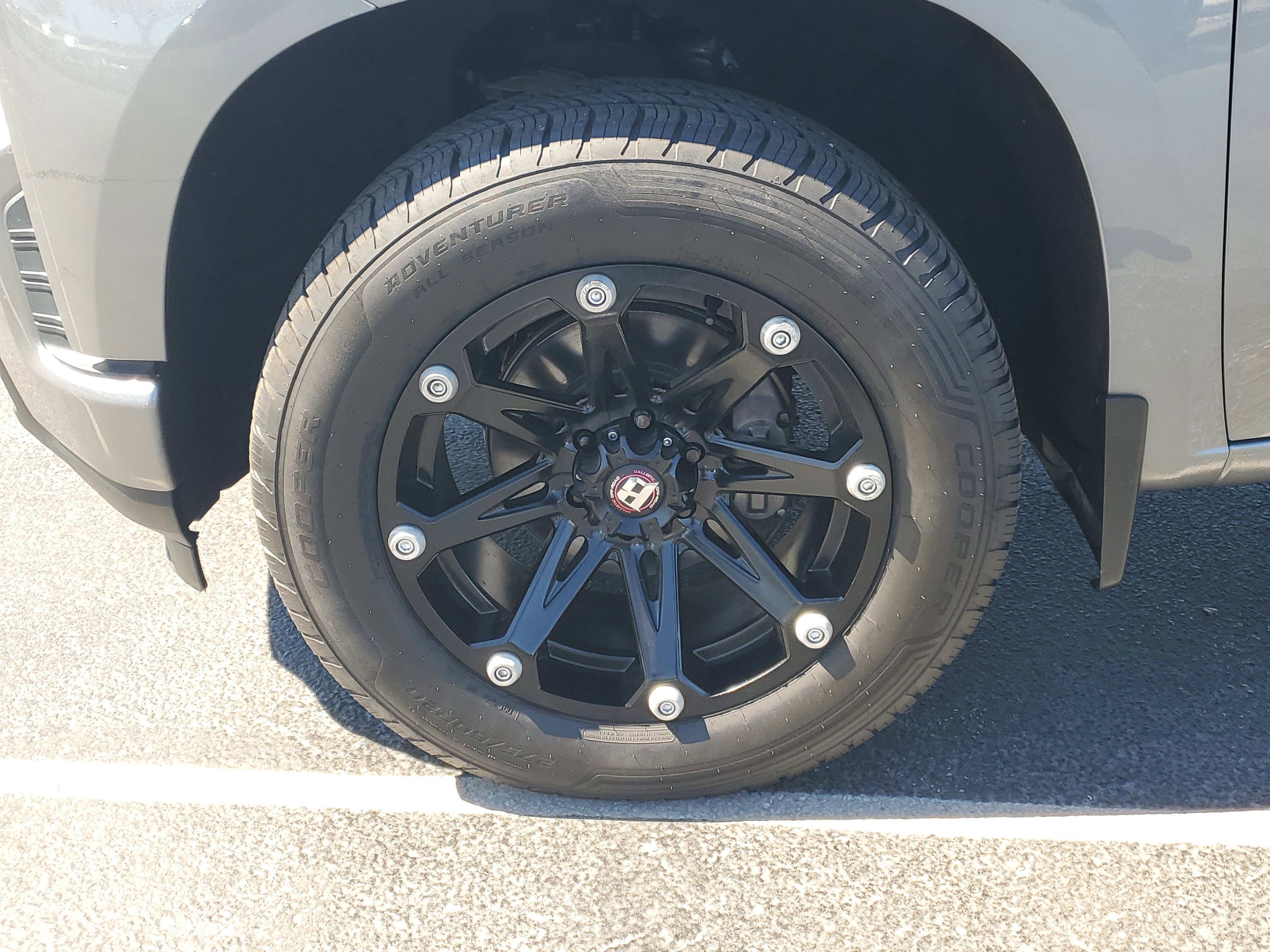 Used 2020 Chevrolet Silverado 1500 Custom w/ Custom Value Package image 5