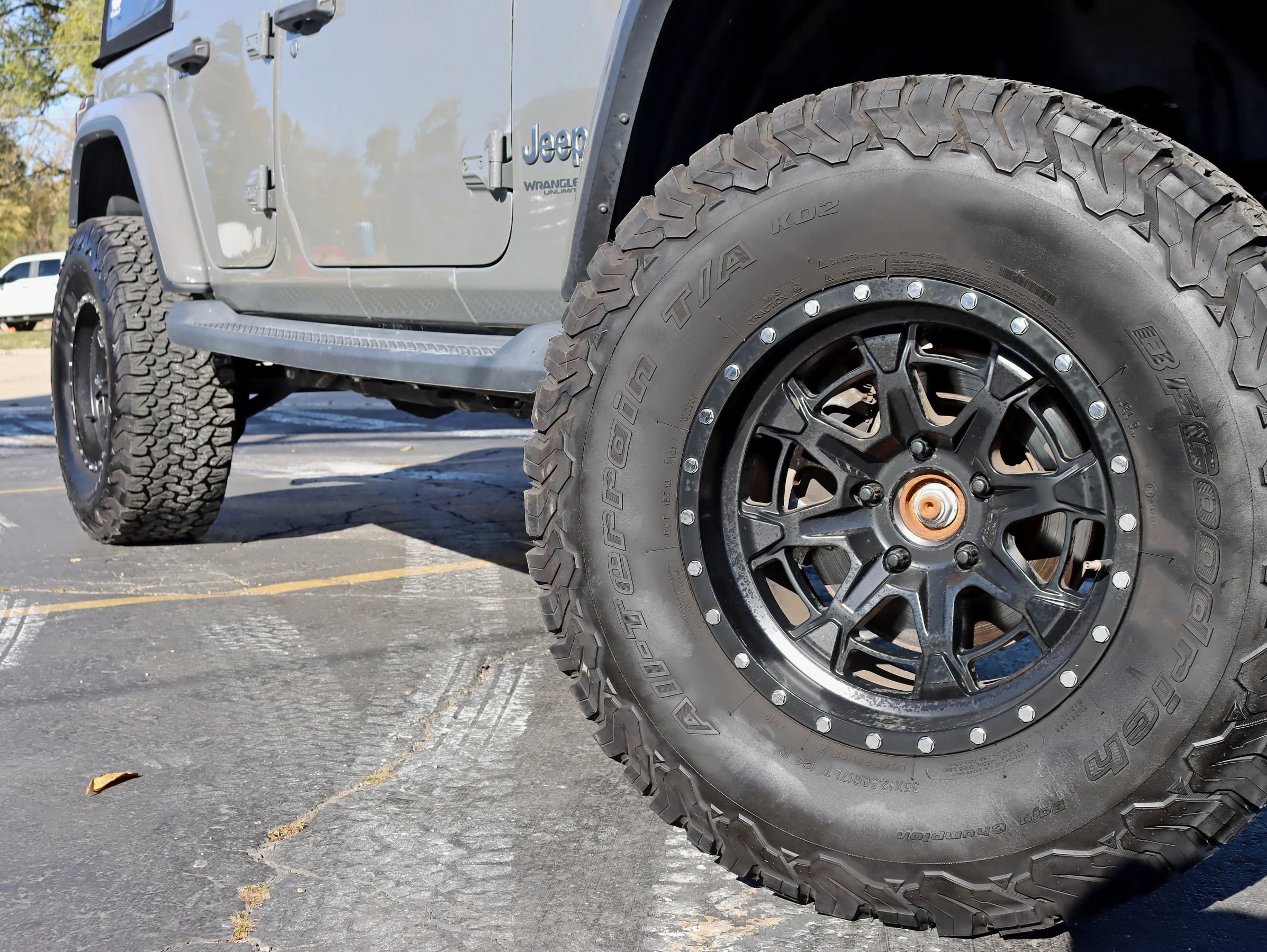 Used 2019 Jeep Wrangler Unlimited Sahara AWD/4WD image 6