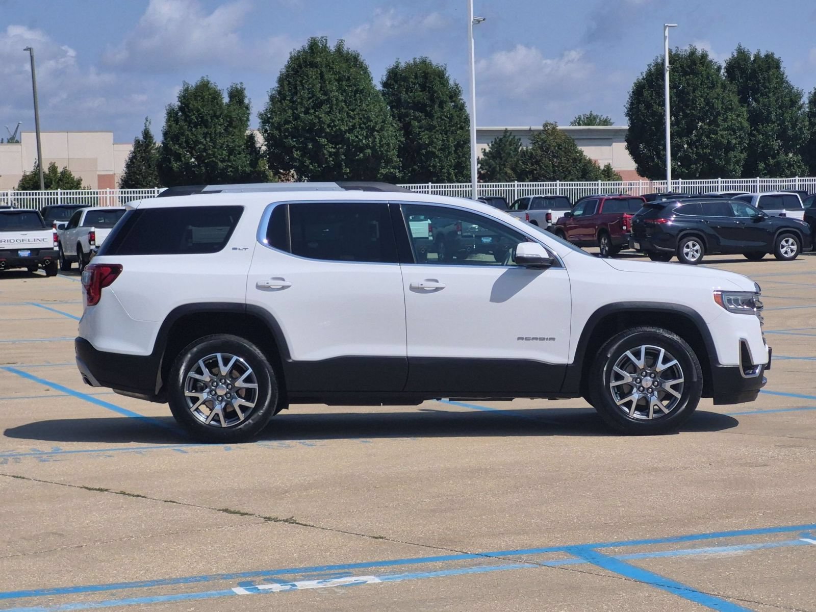 Used 2023 GMC Acadia SLT w/ Preferred Package AWD/4WD image 5