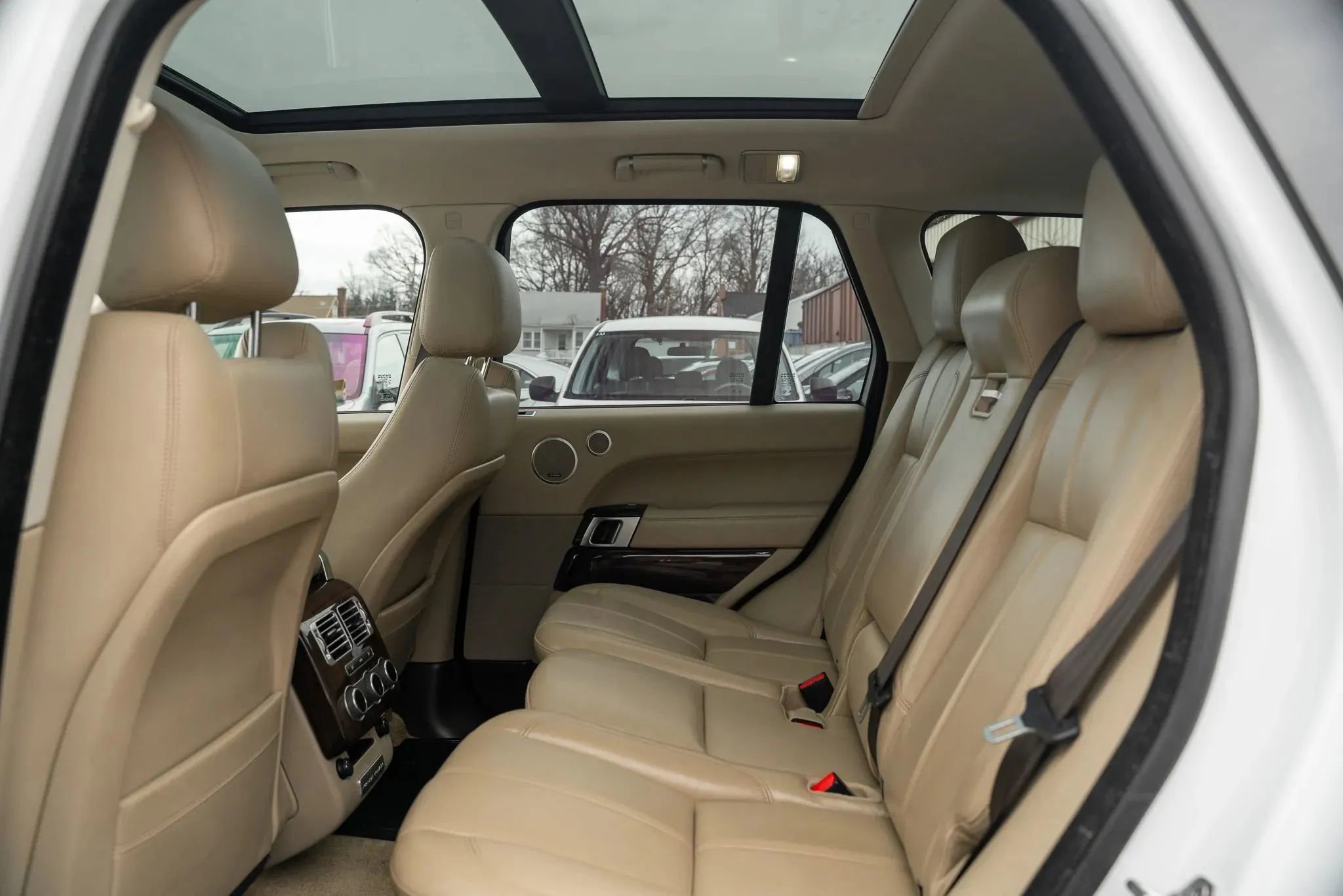 Used 2016 Land Rover Range Rover image 8