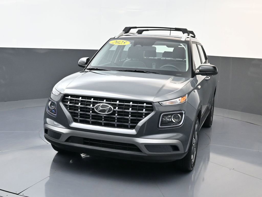 Used 2025 Hyundai Venue Limited image 8