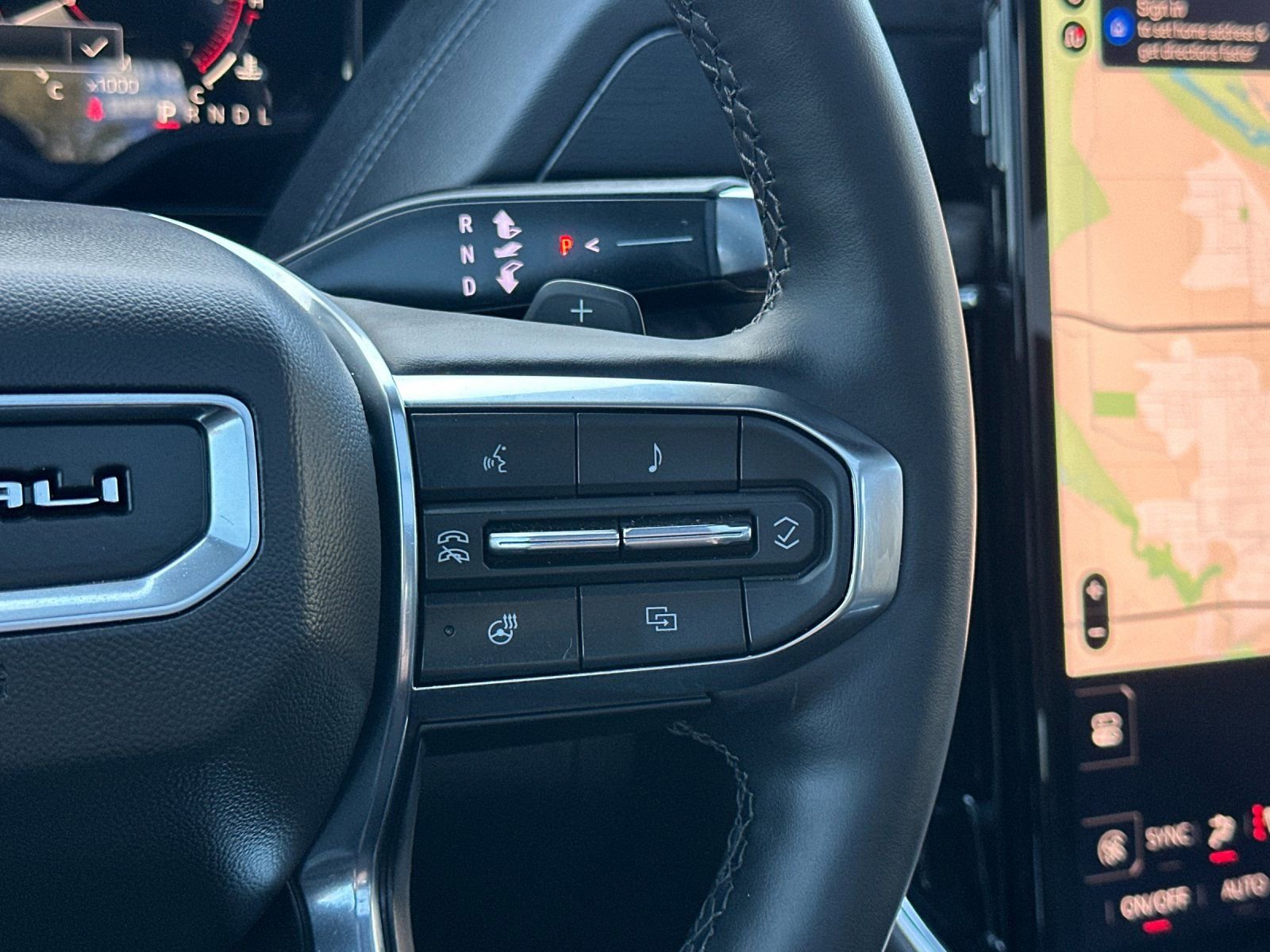 Used 2025 GMC Yukon Denali w/ Sun & Power Step Package AWD/4WD image 30