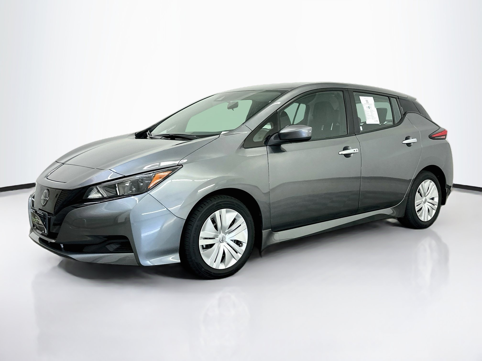 Used 2025 Nissan Leaf S FWD image 3