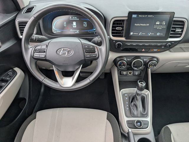 Used 2025 Hyundai Venue SEL FWD image 10