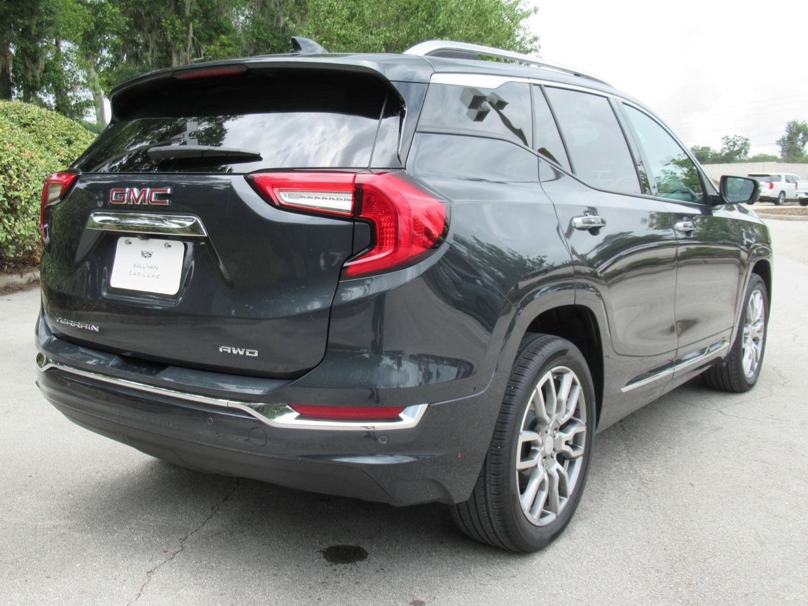Used 2022 GMC Terrain Denali w/ Denali Premium Package AWD/4WD image 6
