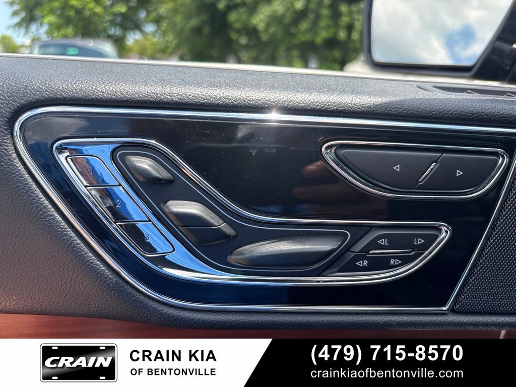 Used 2018 Lincoln Navigator L Reserve AWD/4WD image 10
