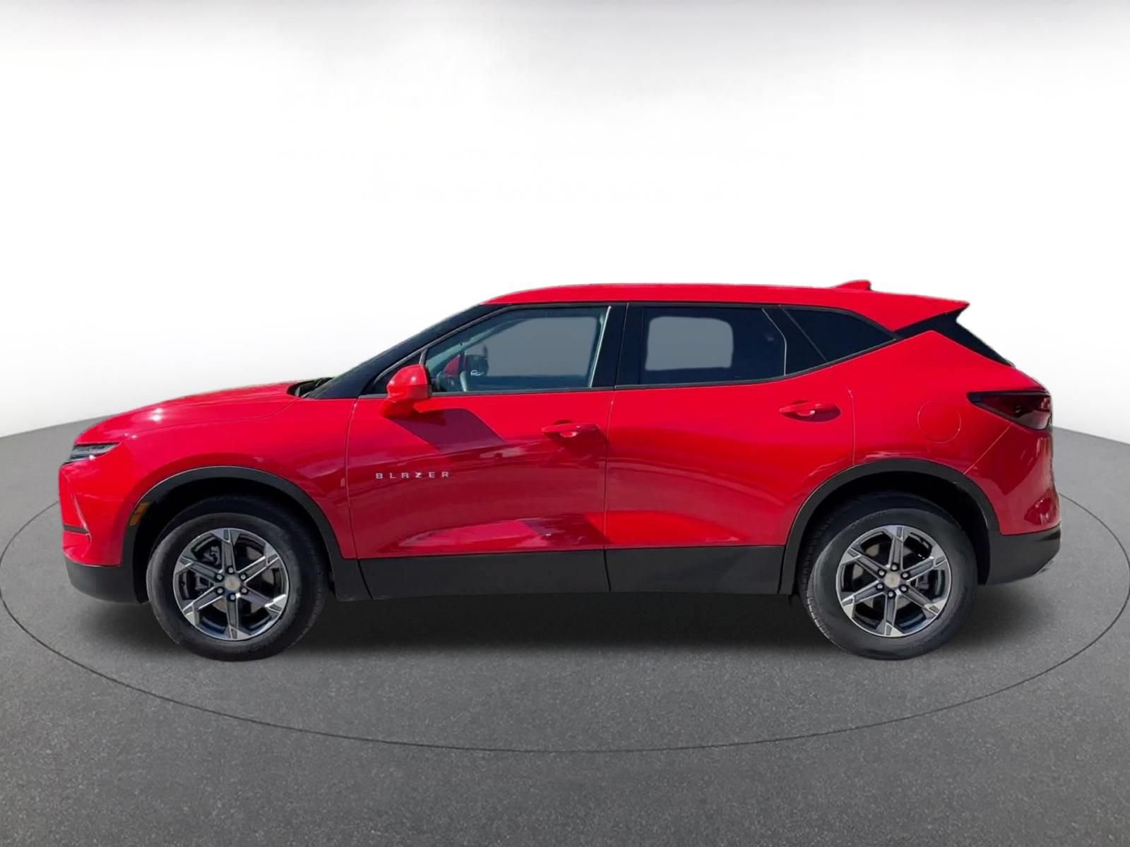 Used 2026 Chevrolet Blazer LT FWD image 8